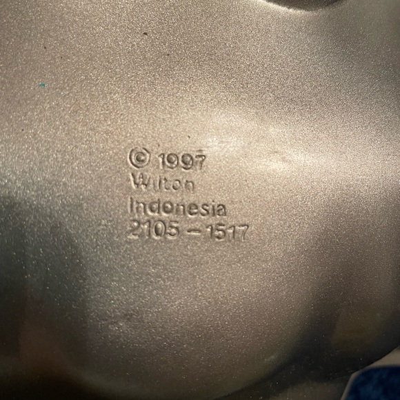 1997 Wilton Christmas Tree Cake Pan #2105-1517 - Picture 4 of 4